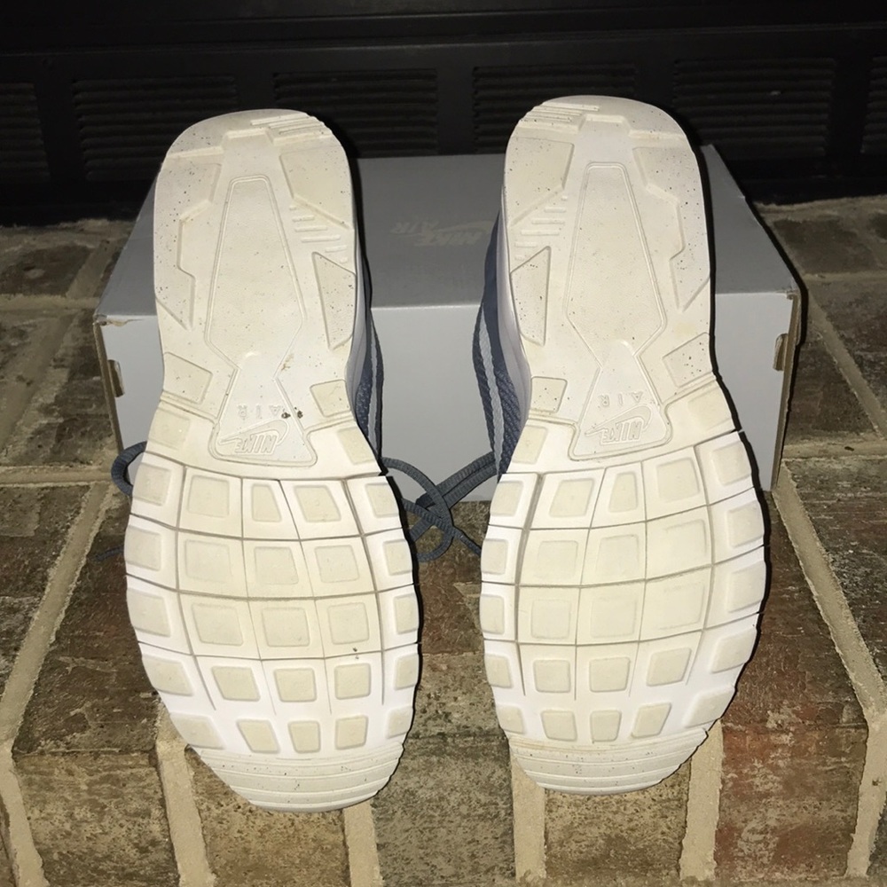 Nike tennis shoes - Picture 4 of 4